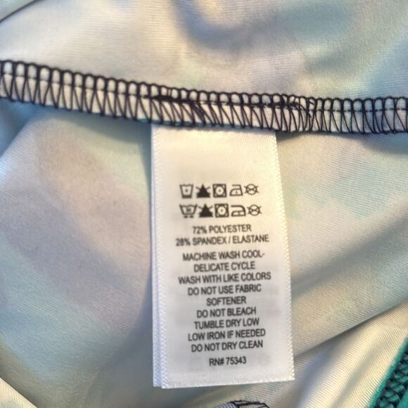 Tommy Bahama Active Quarter Zip.  NWT - Picture 11 of 12